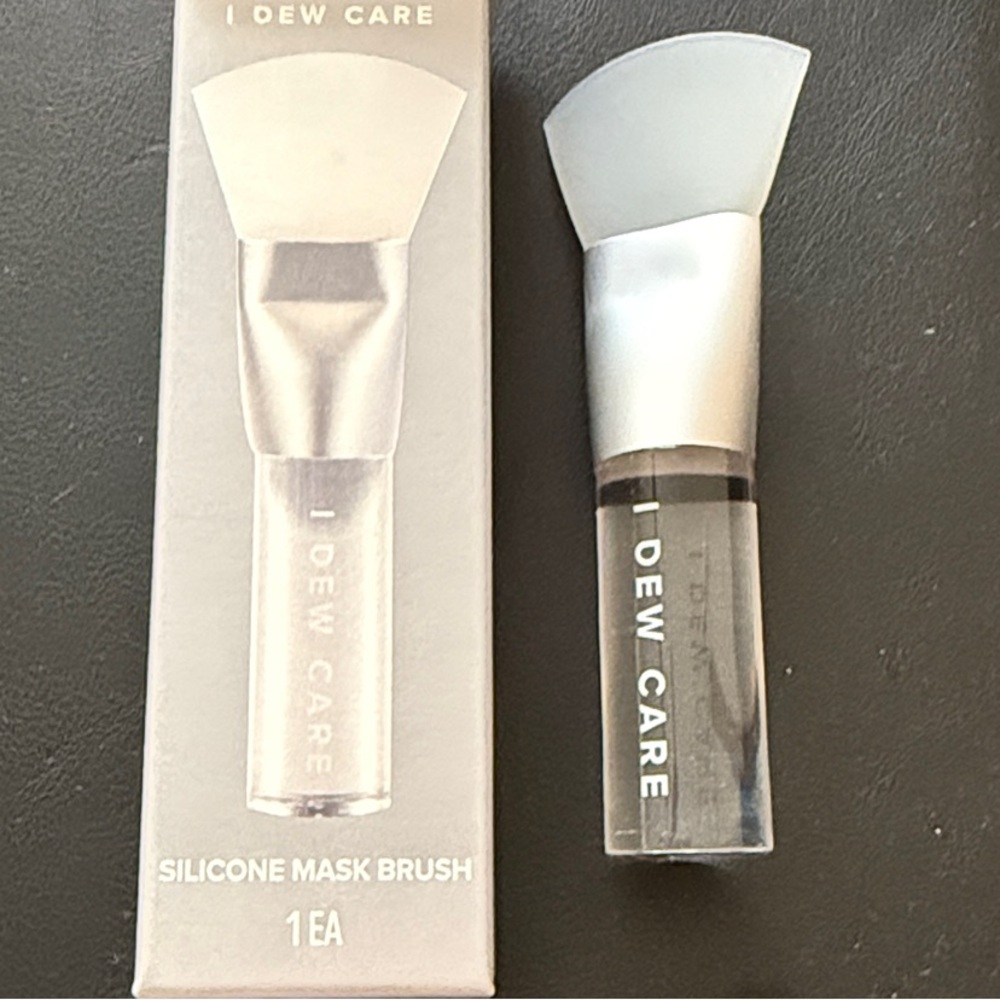 5/$25 I Dew Care Silicone Mask Brush 🆕